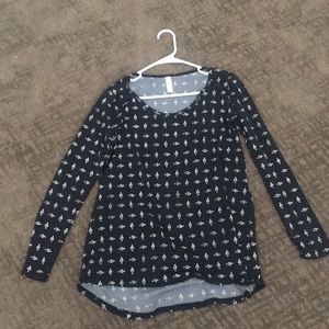 Black long sleeve w/ arrow print from LuLaRoe